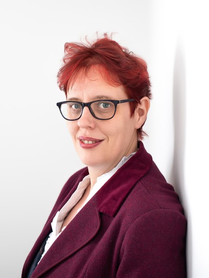 Liz Hind headshot